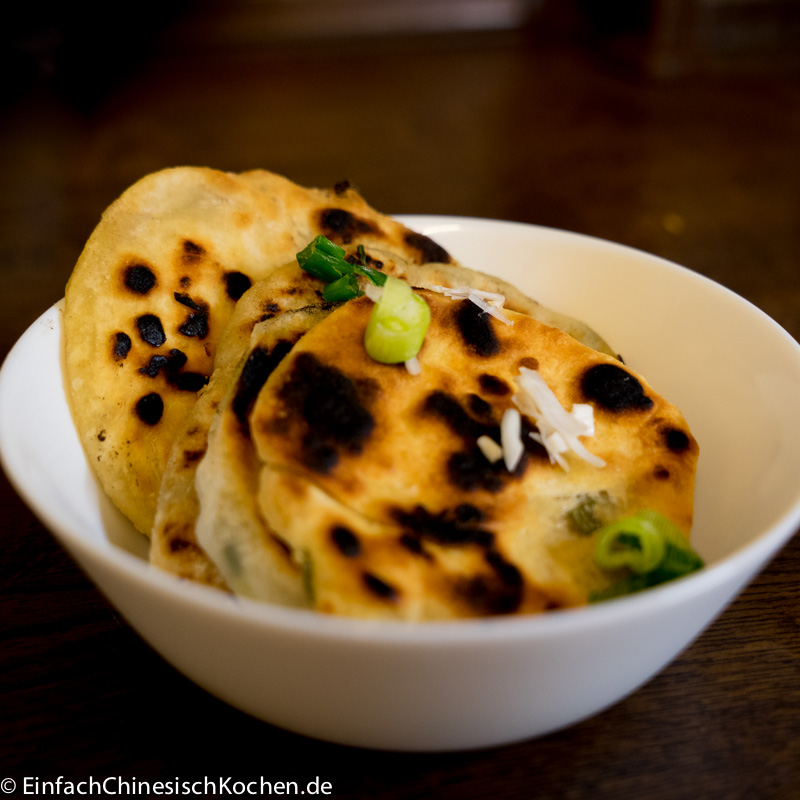 葱油饼-Pfannkuchen mit Frühlingzwiebeln