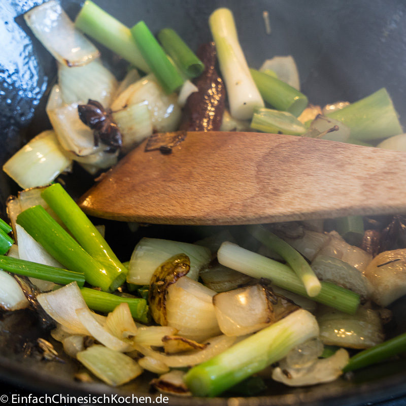 Nudelsuppe mit rot-geschmortem Rindfleisch-6