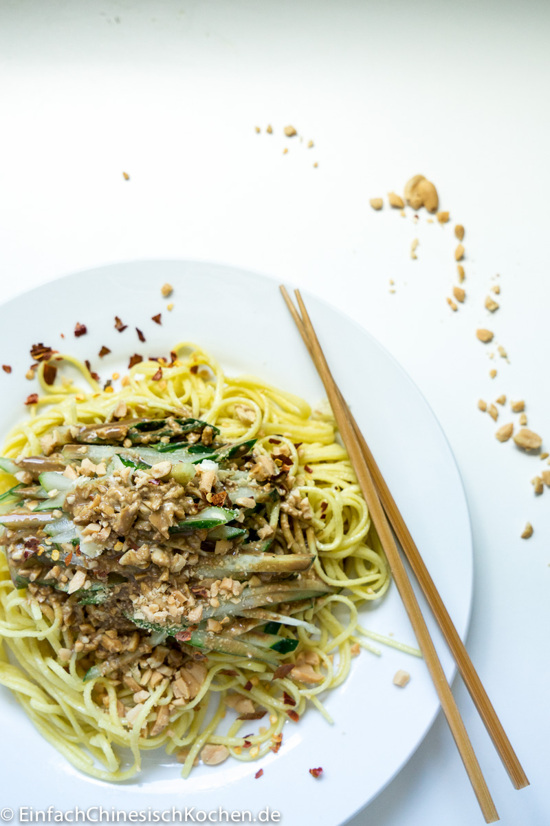 chinesischer Nudelsalat mit Sesampaste