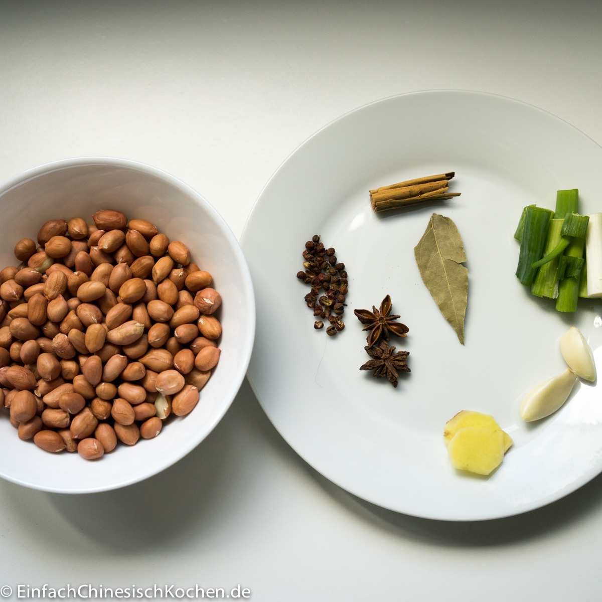 chinesischer Sellerie Erdnüsse Salat