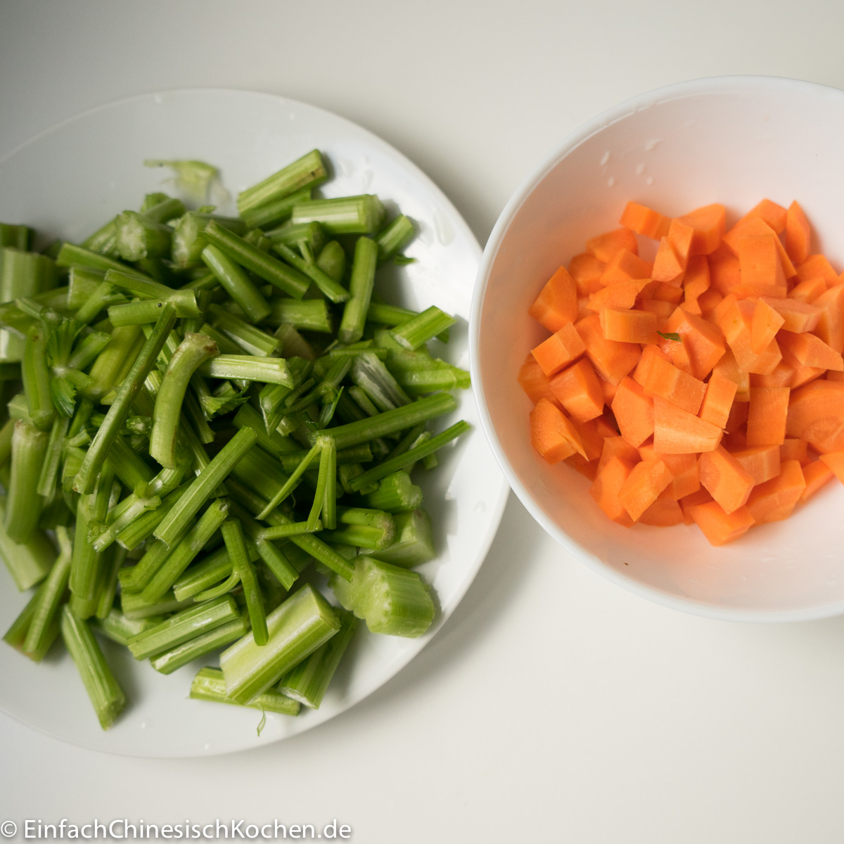 chinesischer Sellerie Erdnüsse Salat