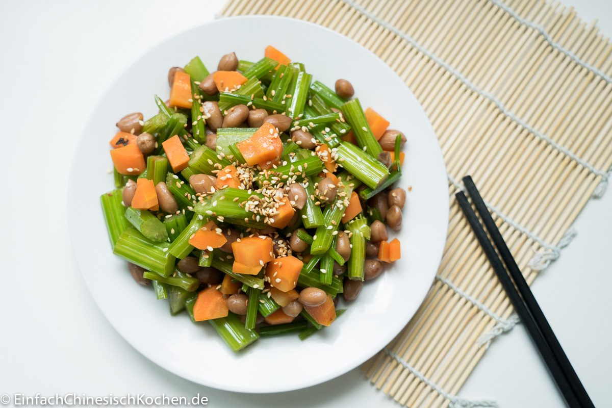 芹菜花生米 - chinesischer Sellerie Erdnüsse Salat