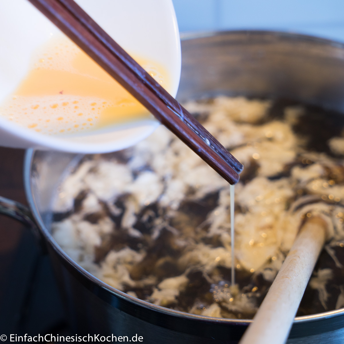 Suppe mit Purpurtang und Eier