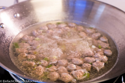 Hackbällchen Suppe mit Chinakohl und Glasnudeln
