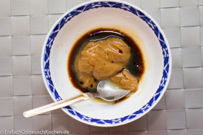 chinesische Nadelpilz mit Rindfleisch Blättern