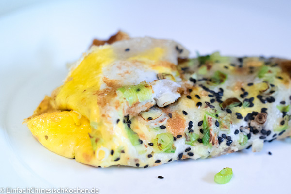 煎饼果子 (jiānbǐng guǒzi) – chinesische salzige Crêpe